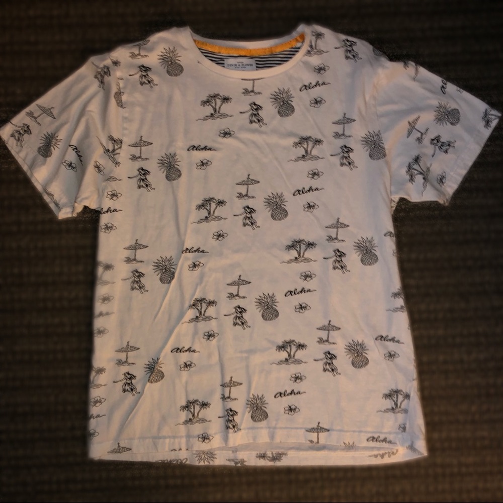 🚨CLOSET PURGE🚨Men’s Large Slim Fit Aloha Tee